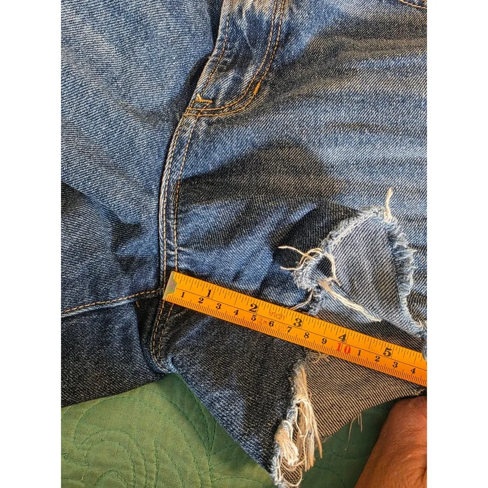 American Eagle High Waisted Denim Shorts Size 2 Medium Wash Raw Hem Cut Offs
